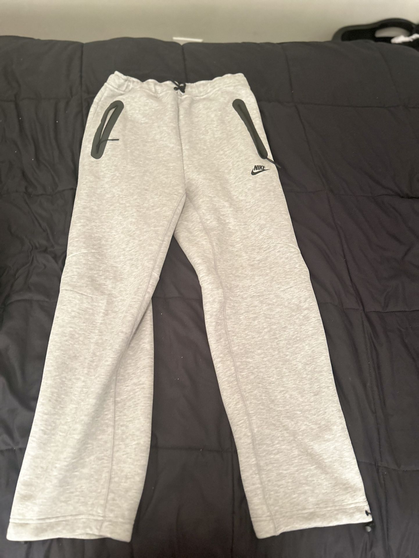Nike Tech Open Hem Pants medium
