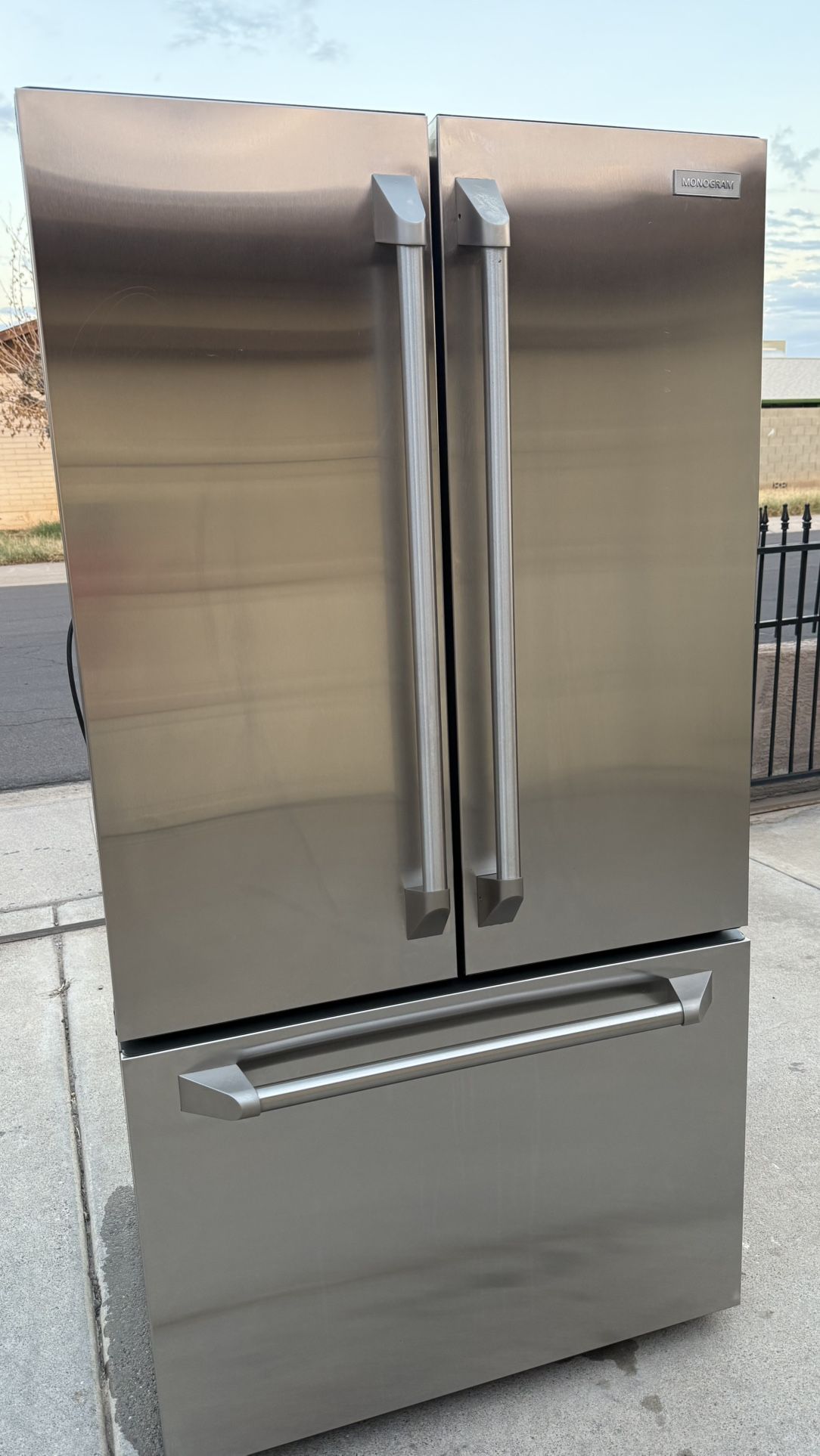 REFRIGERATOR GE MONOGRAM COUNTER DEEP