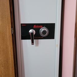 Grizzly Rifle And Gun Safe