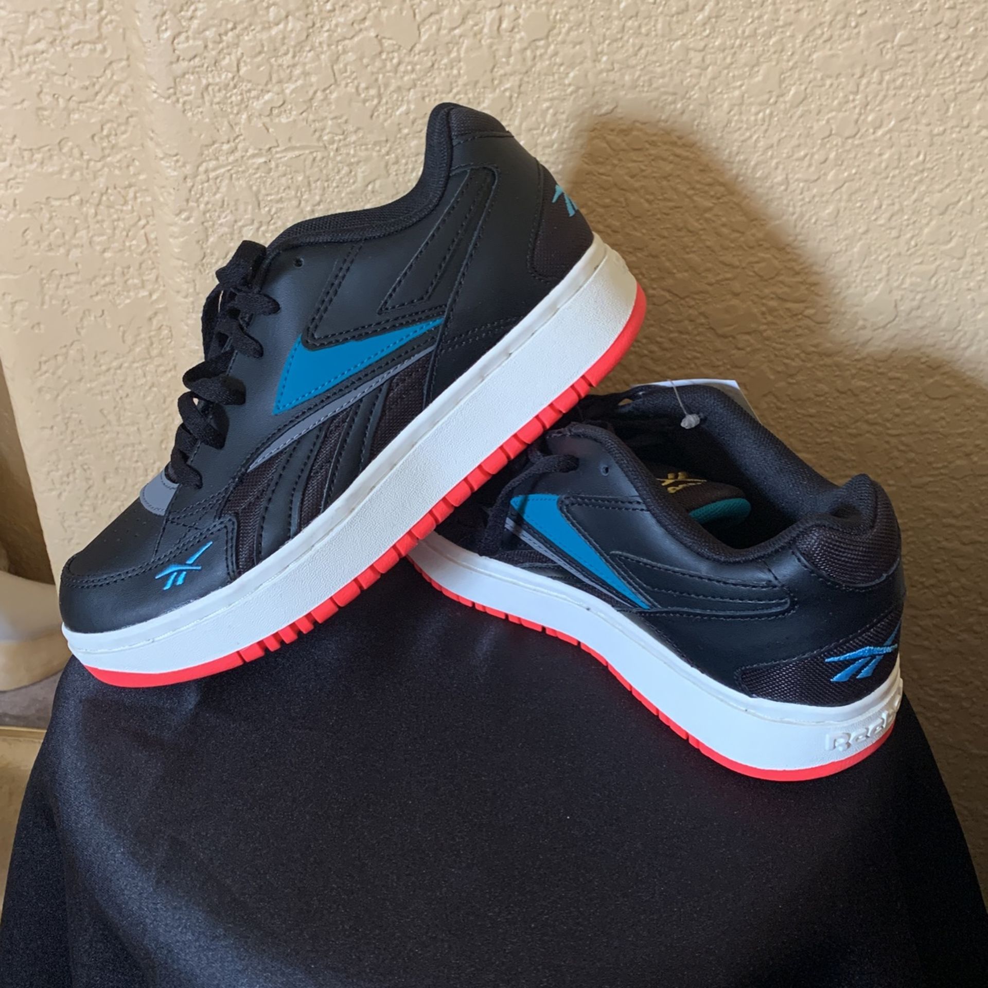 Black Reebok Court Shoe Size 5 1/2