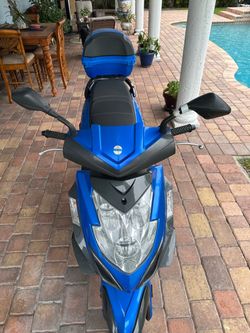 150 cc Scooter for $1100, only has 950 miles