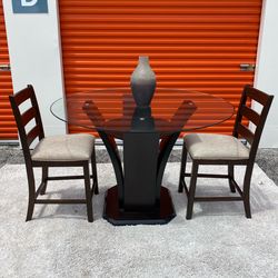 Comedor alto con 2 sillas se madera