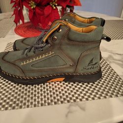 Sawbehind Men Leather Boot .