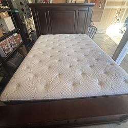 Beautyrest Vanderbilt Queen Mattress + Porter Queen Panel Bed