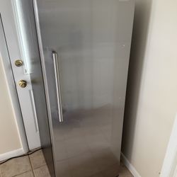 Vissani 11 cu. ft. Convertible Refrigerator or Freezer - Garage Ready