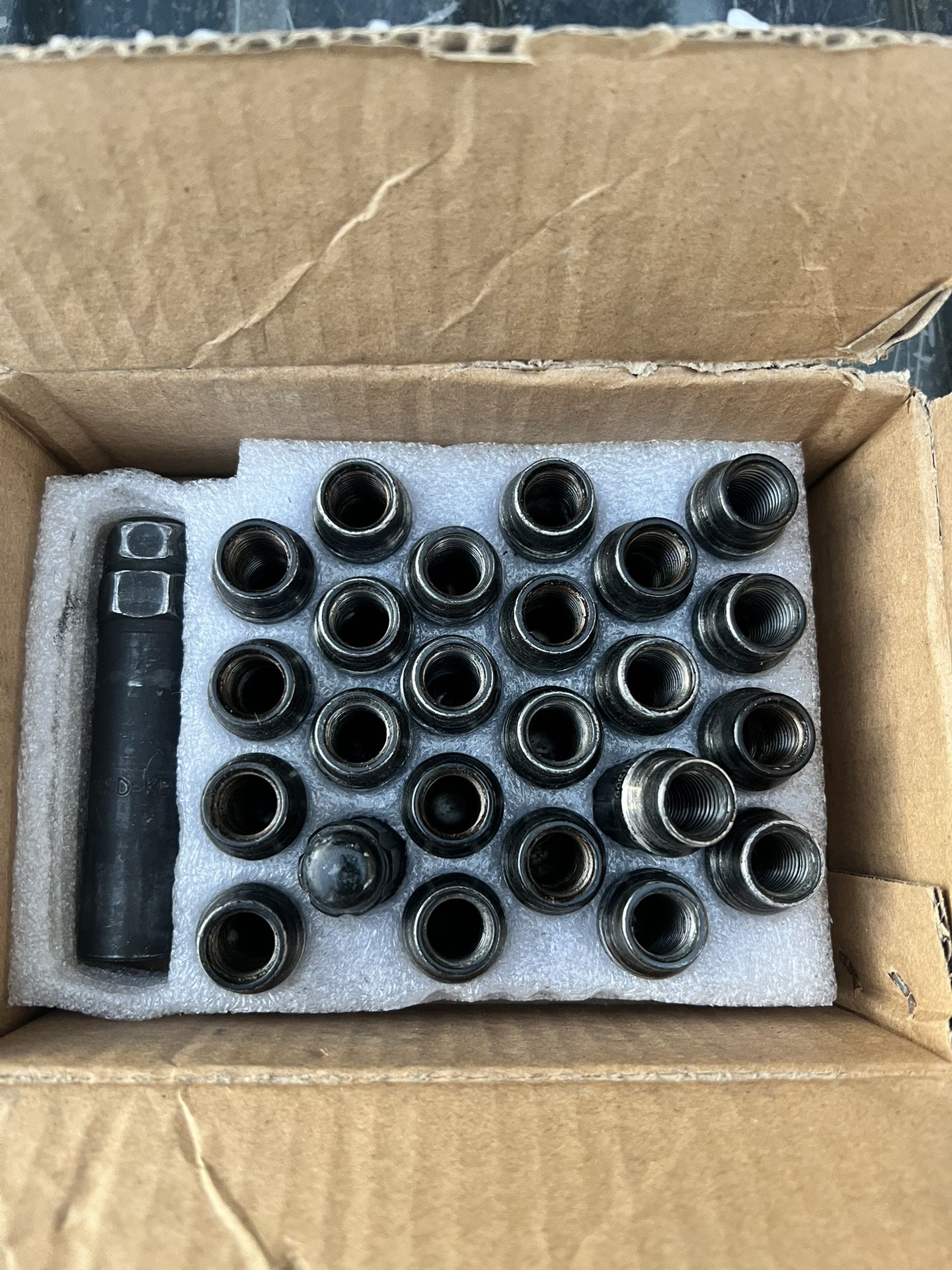Lug Nuts Kit (Gorilla Automotive)