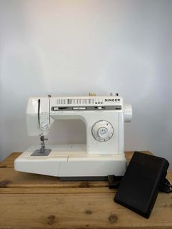 Singer 4832 C Electronic Control Sewing Machine with Foot Pedal ~TESTED~