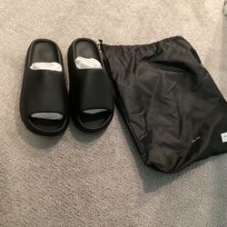 Black Yeezy Slides 