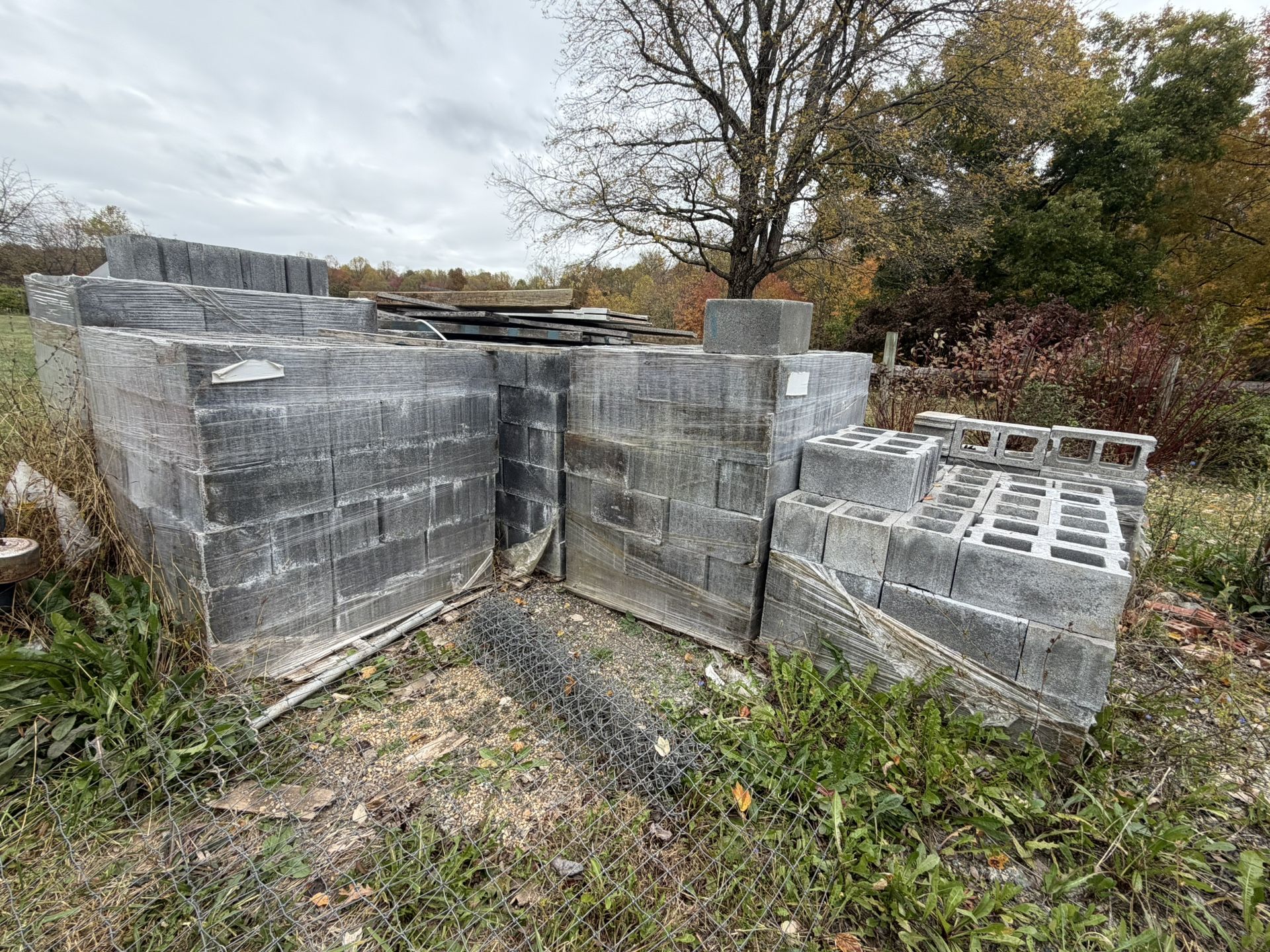 600 Cinder blocks (8 Inch)