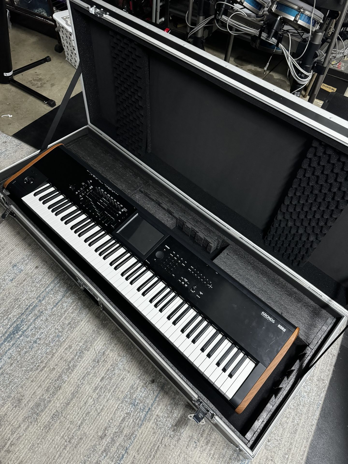 Korg Kronos 88key with Road Runner Case