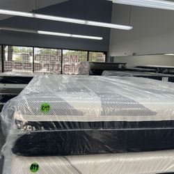 NEW WITH WARRANTY KING SIZE HYBRID MATTRESS & BOX SPRINGS BED SET