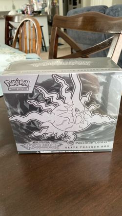 Pokémon center pitch black Etb