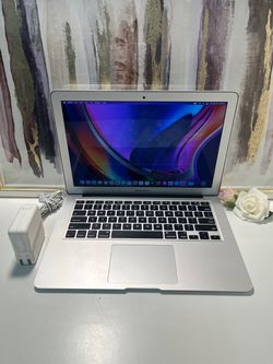Apple MacBook Air  2017 15” Laptop Intel i5 8GB RAM 256GB SSD w/ Charger - $159