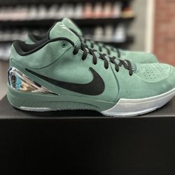 Nike Kobe 4 Protro
Girl Dad Size 13 DS