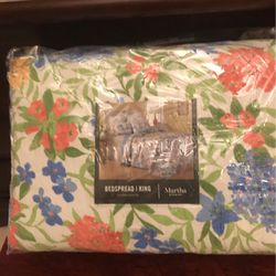 BEDSPREAD  NEW  PACKED KING SIZE