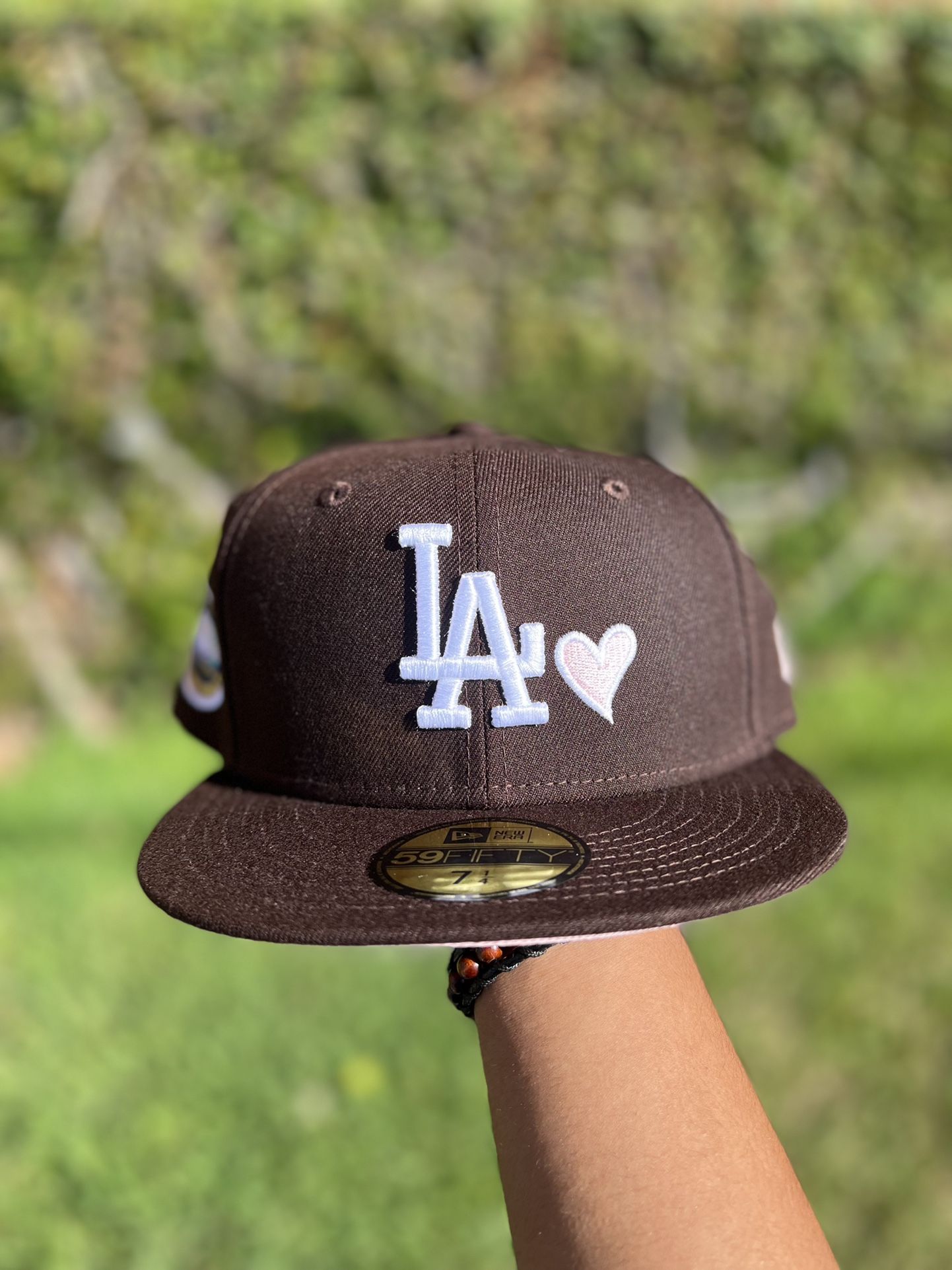 Brown LA fitted hat with heart