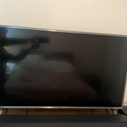 LG 4K HDR Smart LED UHD TV w/ AI ThinQ® - 43" Class