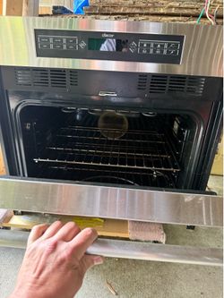 Dacor oven (like new)