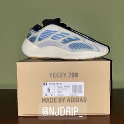 Yeezy Boost 700 Kyanite  Size 6  