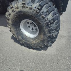 44x19.5 R15 super swamper Boggers