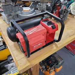 Milwaukee M18 Portable Compressor