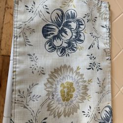 8 Maintained Floral Placemats 