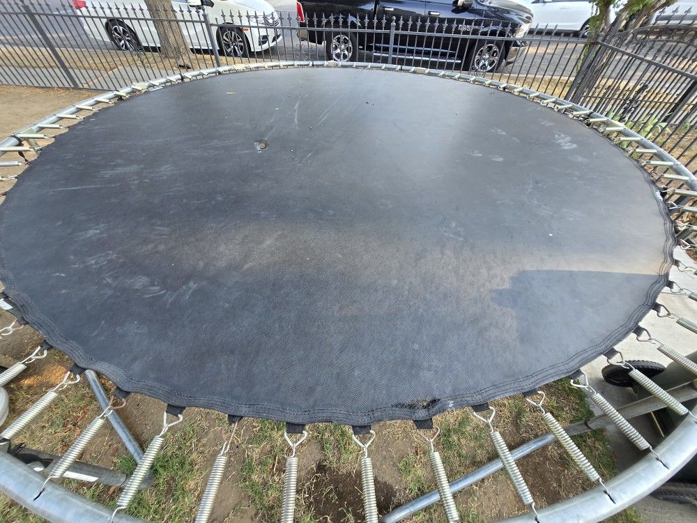 Trampoline 12 Footer