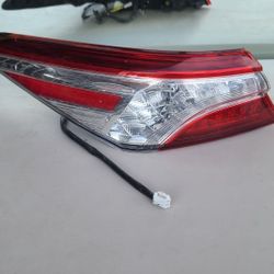 2018 - 2020 TOYOTA CAMRY LEFT TAILAMP TAIL LAMP DRIVER SIDE LED GENUINE USED OEM.  B3