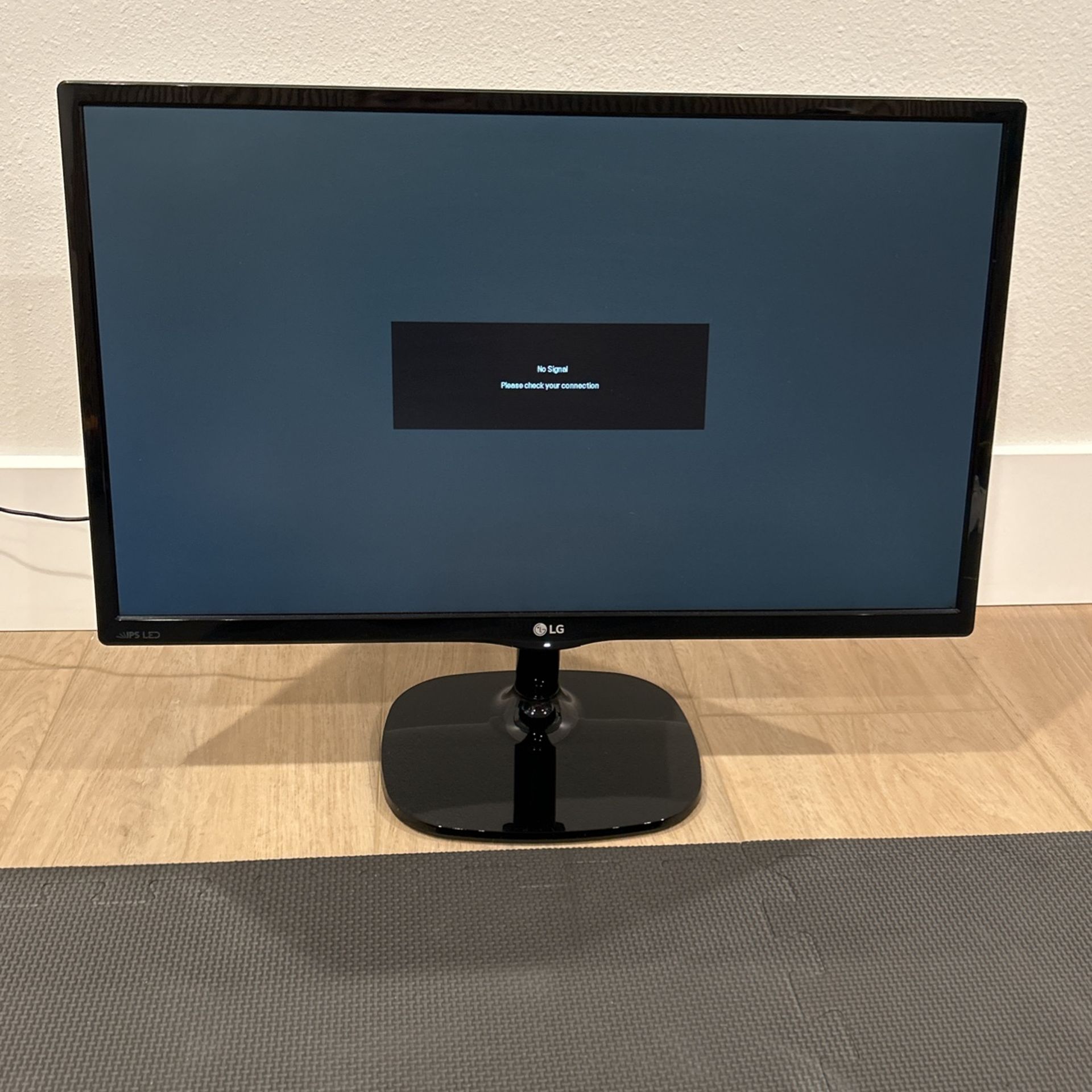 24 Inch LG Computer Monitor / screen