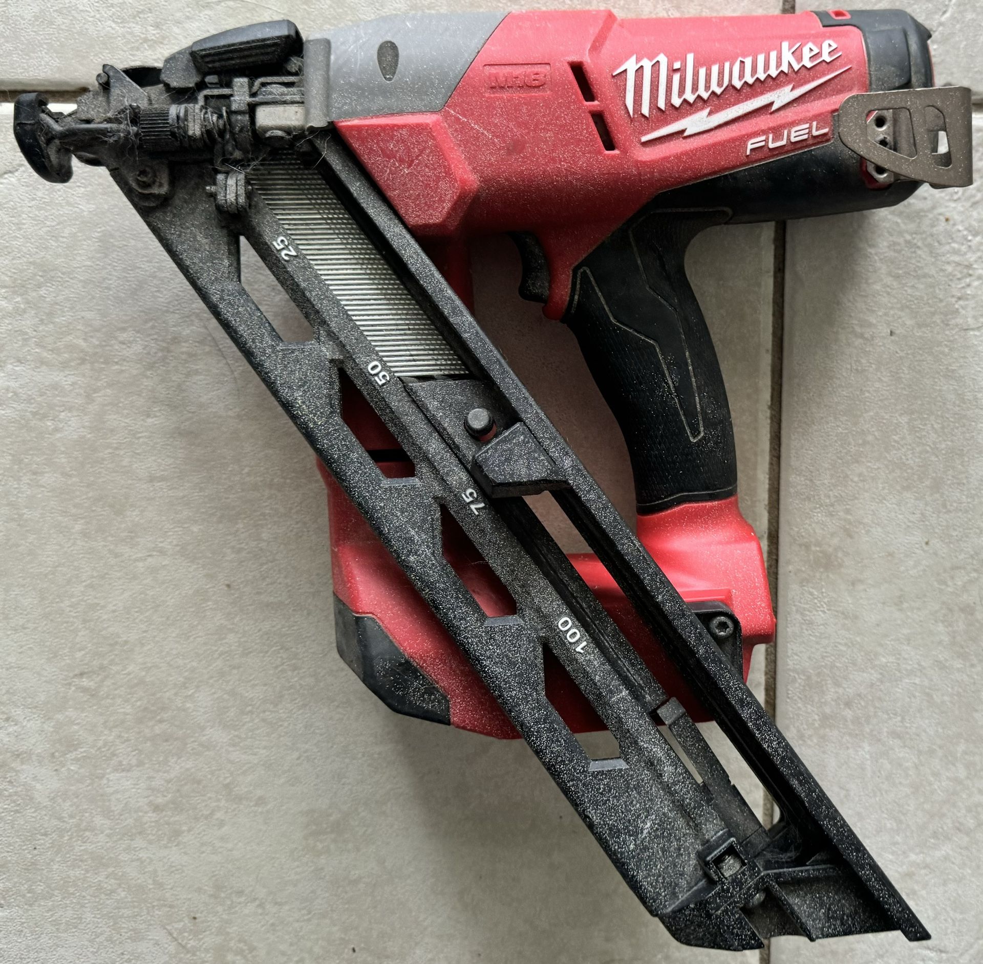 Milwaukee M18 FUEL 15 Ga Finish Nailer 2743-20 - NO BATTERY