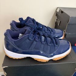 Jordan 11 Low Georgetown Sz 9