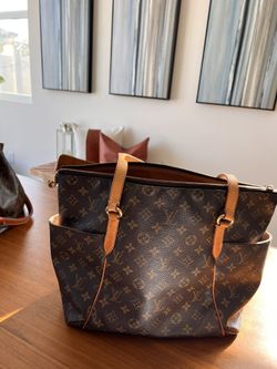 Handbags, LOUIS VUITTON Totally MM Monogram Canvas Tote Bag