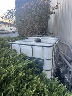 265 Gallon Water Tank I Only Use It For Water Solo No Chemical