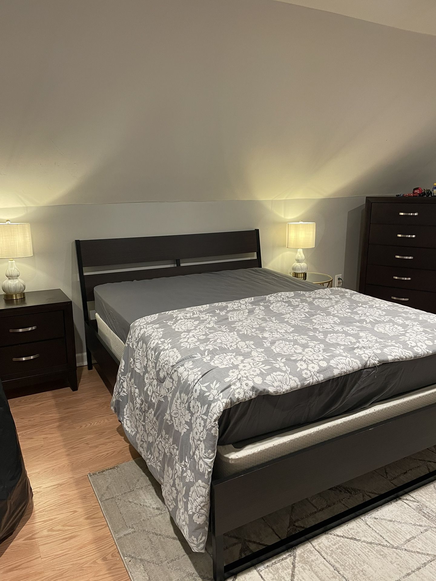 4 Piece Queen Sized Bedroom Set & Box Spring