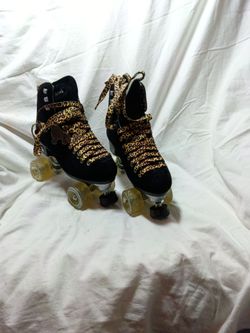 Moxi Women's skating party shoes