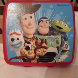 Tupperware Sandwich Keeper