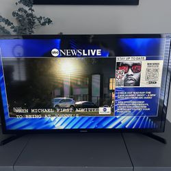 Samsung TV (32 Inches) 