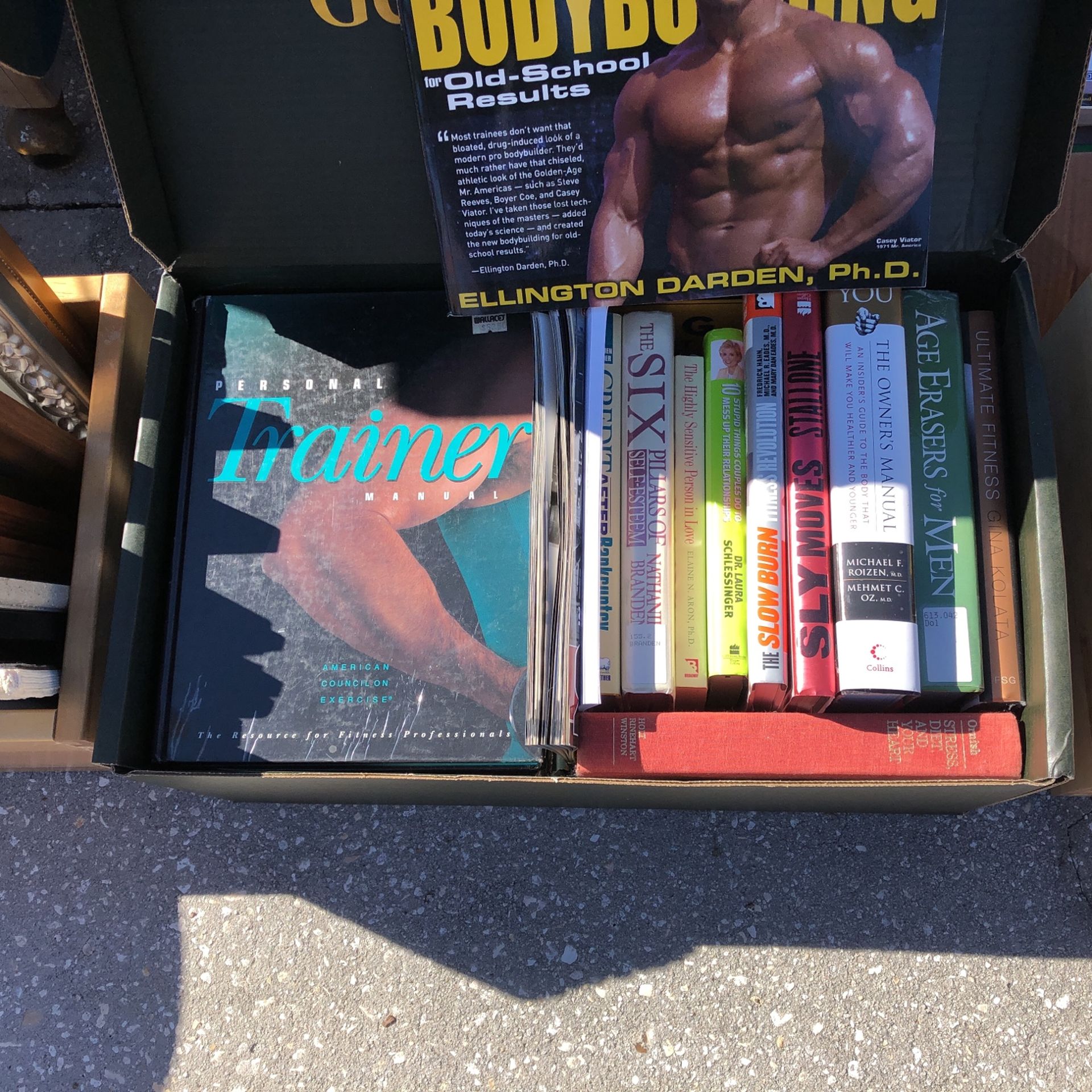 Body Building Books Of All Kinds Over 100, Hard Cover And Magazines , $25 Or 50 Cents Each