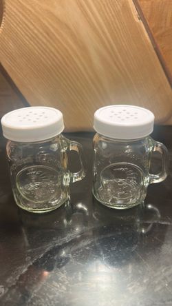 Salt and pepper shaker