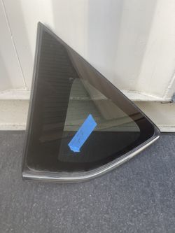 13 Toyota Rav 4 Left Quarter Window