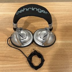 Behringer HP3000 Studio Headphones – Light Cushion Wear