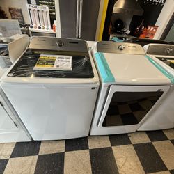 Samsung Washer And Dryer Set In White 