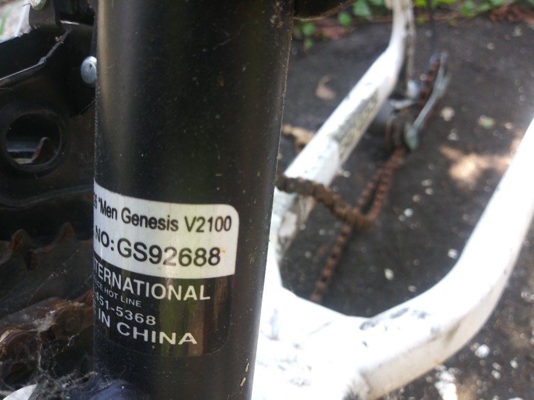 26" Mens Genesis v2100 bike frame plus parts 20 for Sale in Washington
