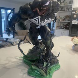 Venom  Marvel  Premium Format Statue From Sideshow Collectibles 
