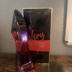 Carolina Herrera Very Good Girl Perfume - 2.7 oz (Like New)