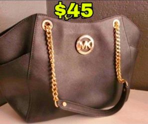 Good Condition
 Michael Kors Black Leather Purse $45 ob
