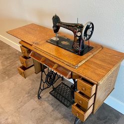 Vintage 1921 Singer Treadle Sewing Machine