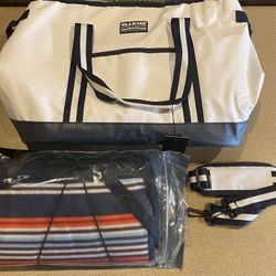 NWT Gila River Cooler Bag And Blanket With Bluetooth Speakers Gift Set