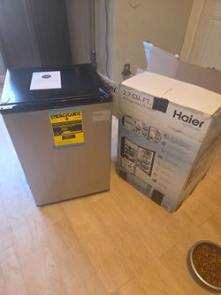 Haier HC27SW20RV 2.7 cu ft Refrigerator w/ freezer mini fridge