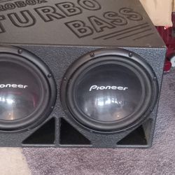 2 Subwoofers 